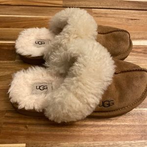 Kids Ugg Slip-On Slippers Size 1 - Almost new!